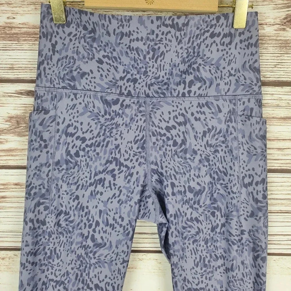 Athleta Womens Small Salutation Stash Pocket II Tempest Violet Capri Leggings - Picture 3 of 9